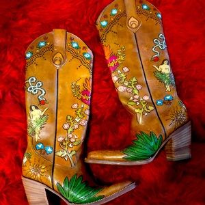 Brother Vellies Eve doodle boot size 9